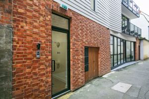 Kings Passage, Kingston Upon Thames- click for photo gallery